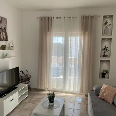 Megi - Two Bedroom With Balcony And Sea View Апартаменты Рогозница
